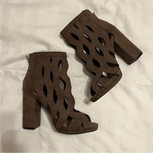 NWOT Charlotte Russe Olive Green Geometric Heels 🫒